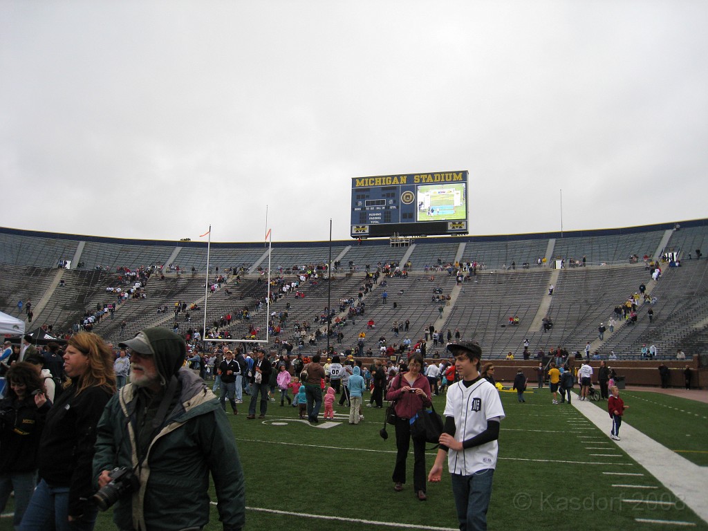 BHGH 2009 0261.jpg - The Big House Big Heat 5 and 10 K race. October 4, 2009 run in Ann Arbor Michigan finishes on the 50 yard line of the University of Michigan stadium.